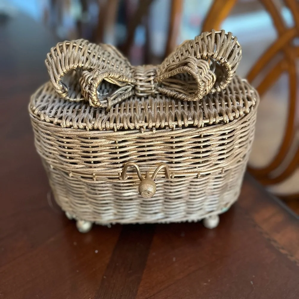 Beautiful Vintage Wicker Basket Box w/ Bow Topper, Gold Lidded Storage Box VGUC